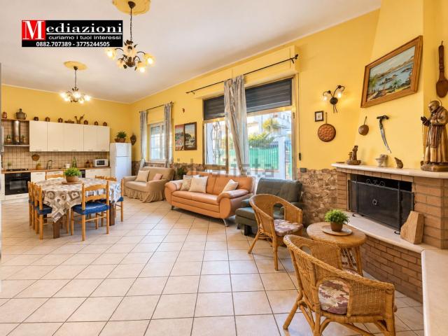 Villetta indipendente in vendita di 102 m² in Viale Mercurio