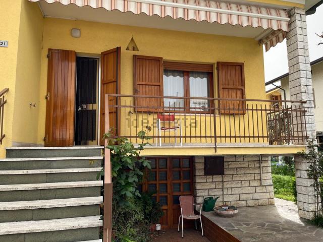 Villetta indipendente in vendita di 103 m² in Viale Emilia, 64