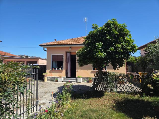 Villetta indipendente in vendita di 105 m² in Via C. Menotti, 49