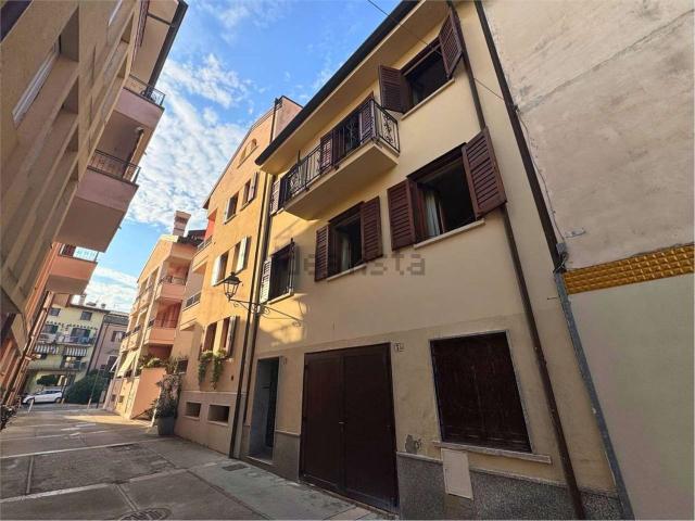 Villetta indipendente in vendita di 105 m² in Via Melissa, 3