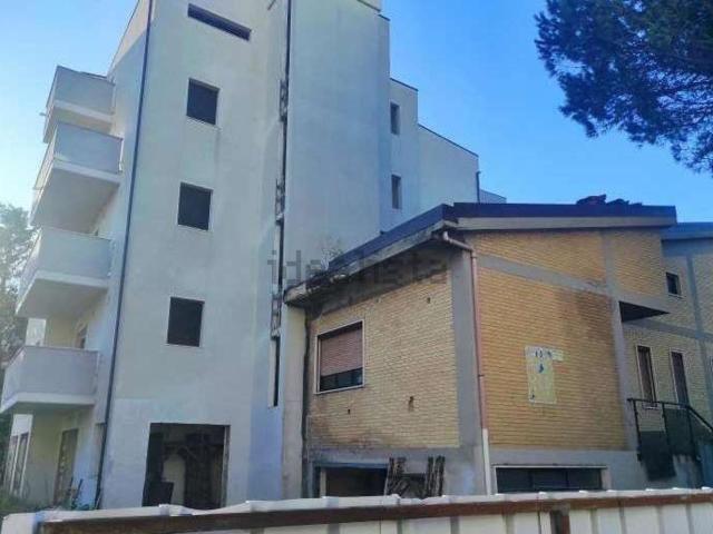 Villetta indipendente in vendita di 1076 m² in Via Donizetti