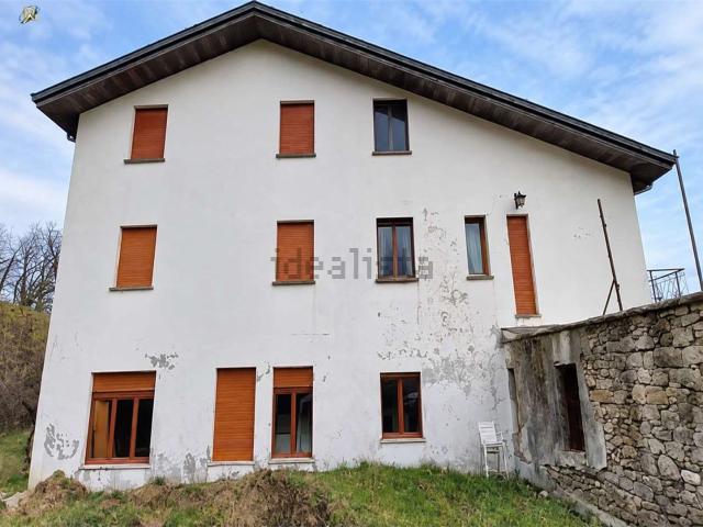 Villetta indipendente in vendita di 1071 m² in Via Sarsinate