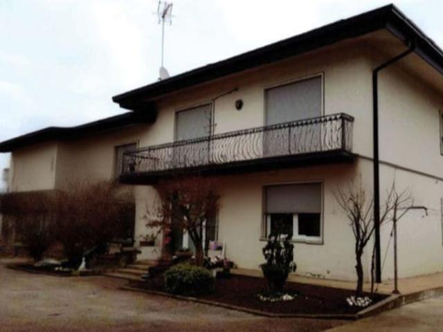 Villetta indipendente in vendita di 1072 m² in Via Guizze San Pietro, 32