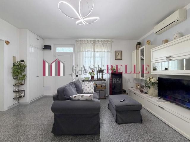 Villetta indipendente in vendita di 108 m² in Via dei Tulipani, 55041