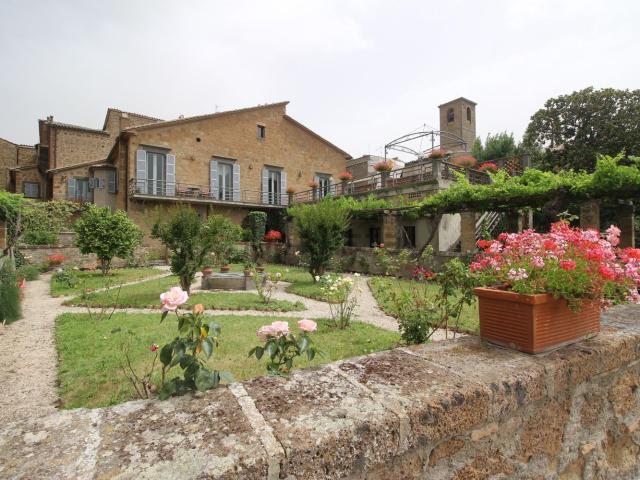 Villetta indipendente in vendita di 1091 m² in Via Roma