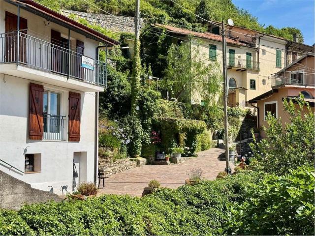 Villetta indipendente in vendita di 136 m² in Via Cavour, 64