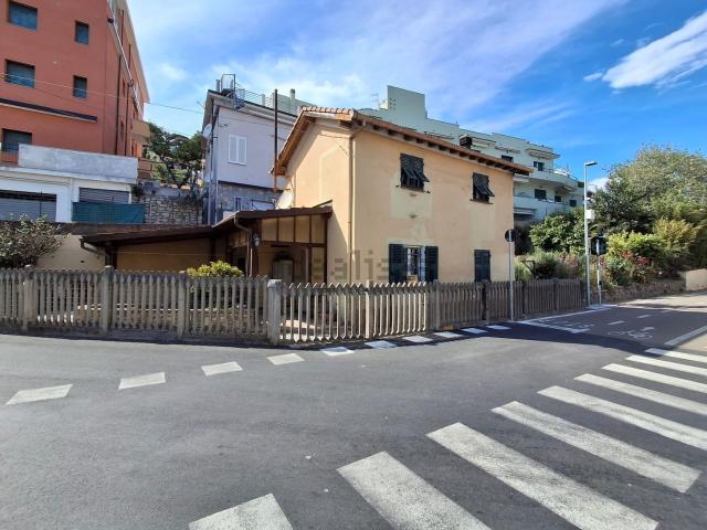 Villetta indipendente in vendita di 110 m² in Via A. Fontana
