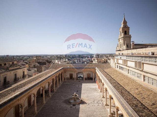 Villetta indipendente in vendita di 110 m² in Via Degli Studi, 21