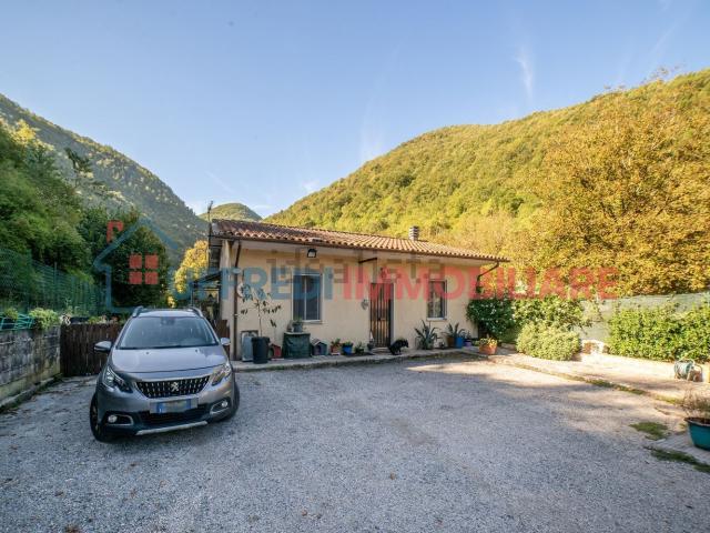 Villetta indipendente in vendita di 110 m² in Via dei Cipressi