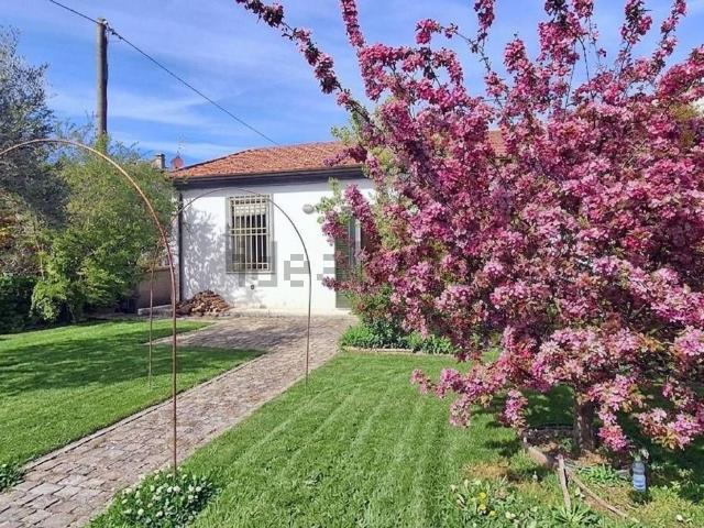 Villetta indipendente in vendita di 110 m² in Via del Cantone