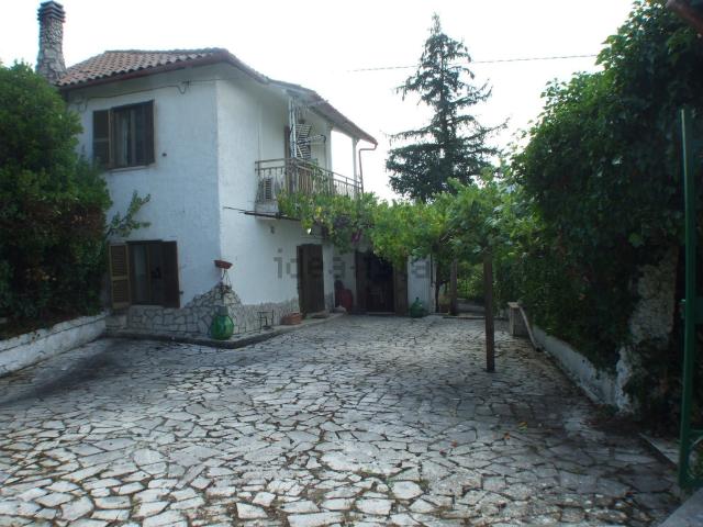 Villetta indipendente in vendita di 110 m² in Via monte carparo