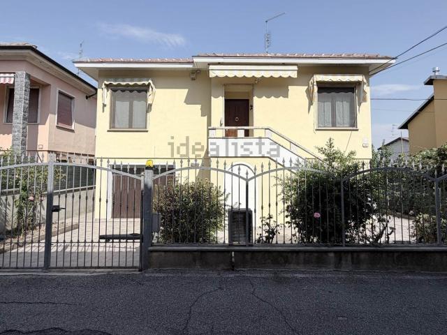 Villetta indipendente in vendita di 110 m² in Via Montiglio, 53