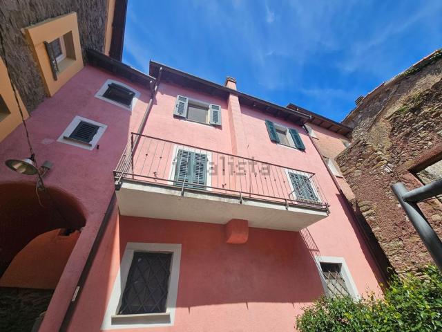 Villetta indipendente in vendita di 110 m² in Via Trinita&apos , 153
