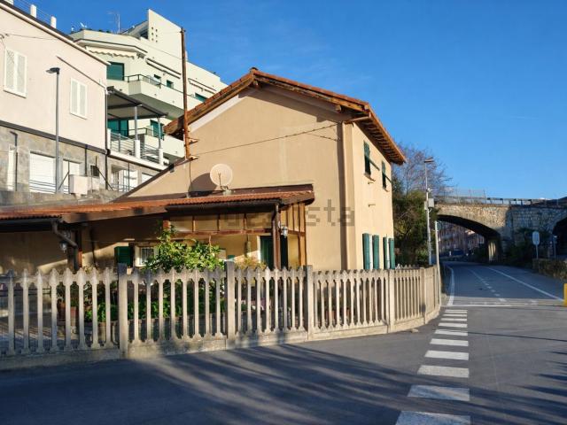 Villetta indipendente in vendita di 110 m² in Piazza Santa Caterina, 1