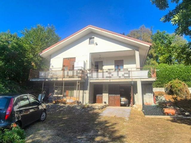 Villetta indipendente in vendita di 110 m² in Strada dei Castagni, 40