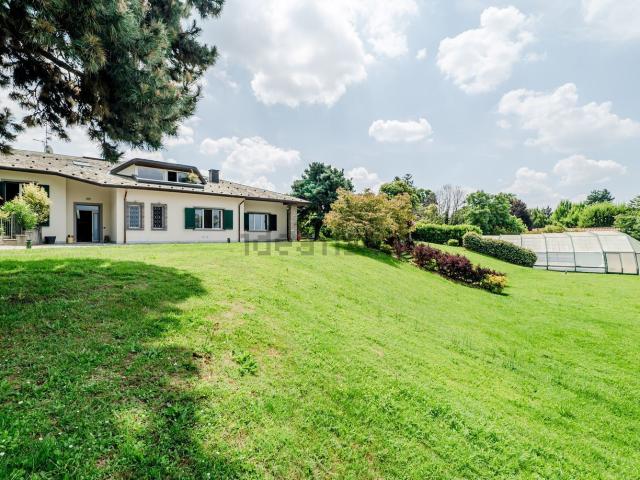 Villetta indipendente in vendita di 1120 m² in Via Monte Cucco