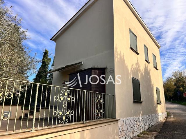 Villetta indipendente in vendita di 112 m² in Via Cassia Cimina