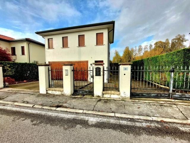 Villetta indipendente in vendita di 112 m² in Viale Eridania, 22