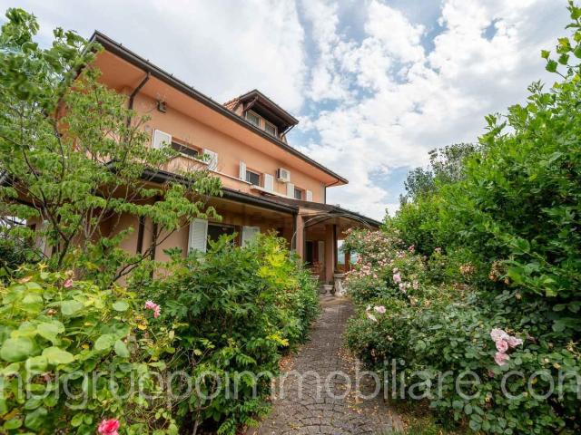 Case e ville in vendita di 1138 m² in Via Agello, 19