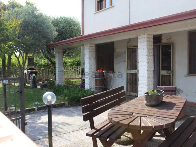 Villetta indipendente in vendita di 114 m² in Via Zampine
