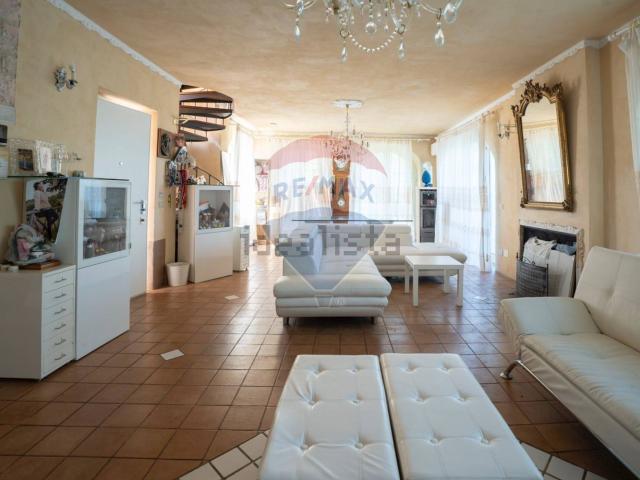 Case e ville in vendita di 281 m² in Frazione Costa, 85