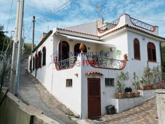 Villetta indipendente in vendita di 114 m² in Salita Vecchia Cimitero in Torre Faro