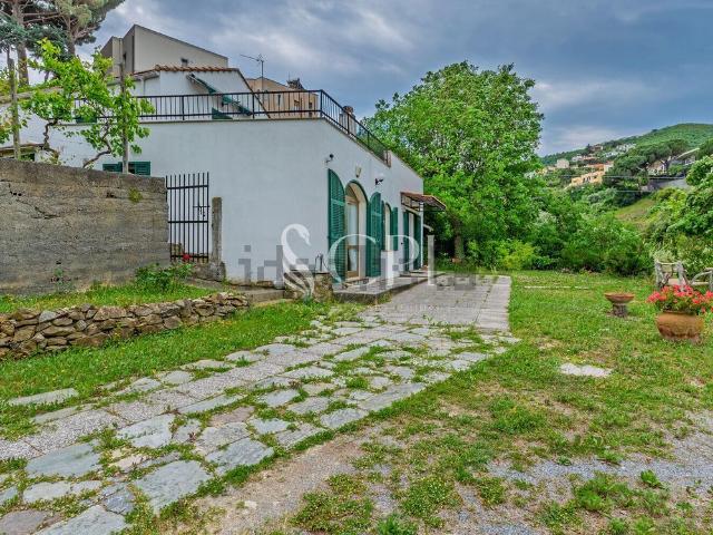 Villetta indipendente in vendita di 115 m² in Via dei Pini, 16