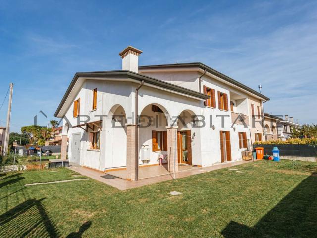 Villetta indipendente in vendita di 115 m² in Via IV Novembre, 31