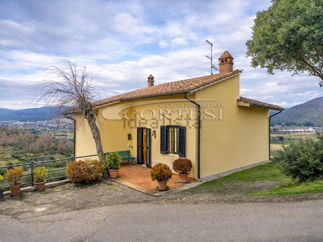 Case e ville in vendita di 115 m² in Località Montecchio, 208