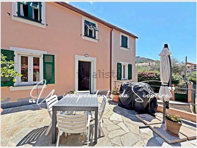 Villetta indipendente in vendita di 117 m² in Via Inferiore Perasso