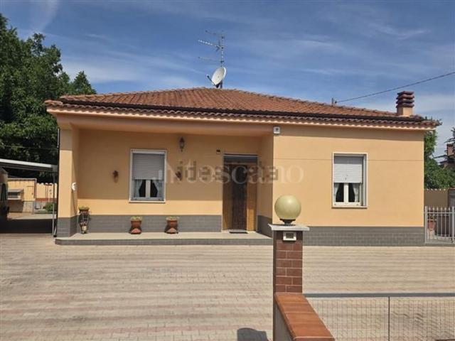 Villetta indipendente in vendita di 117 m² in Via Puccini