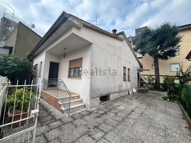 Villetta indipendente in vendita di 118 m² in Via G. Verdi