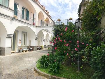 Villetta indipendente in vendita di 1200 m² in Via Cesare Battisti