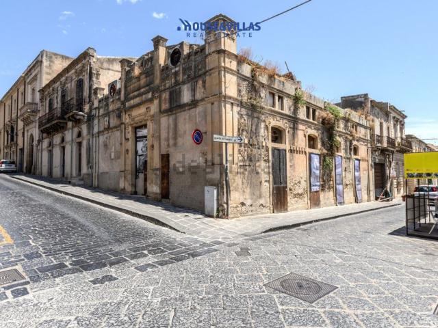 Villetta indipendente in vendita di 1200 m² in Via Ducezio
