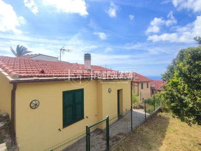 Villetta indipendente in vendita di 120 m² in Via Teologo Mantica