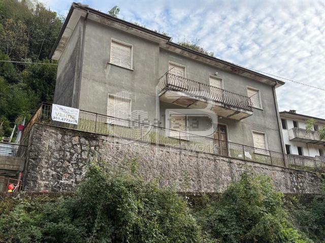 Villetta indipendente in vendita di 120 m² in Via Bassa Tambura, 153