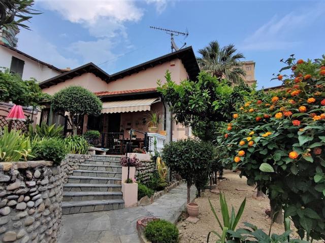 Villetta indipendente in vendita di 120 m² in Via Giovanni Borea