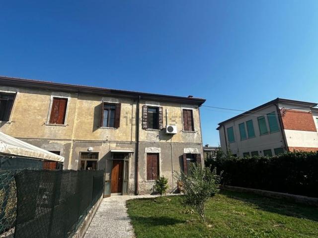 Villetta indipendente in vendita di 120 m² in Via Dante
