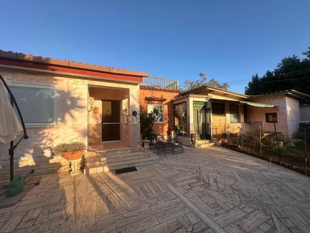 Villetta indipendente in vendita di 120 m² in Via della Caffarella, 46