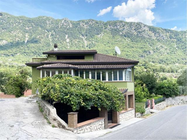 Villetta indipendente in vendita di 120 m² in Via Forca d&apos Acero Centro, 11