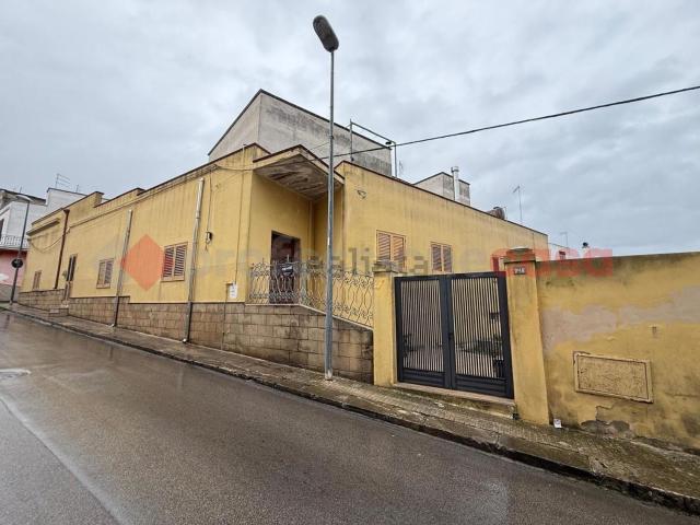 Villetta indipendente in vendita di 120 m² in Via Oria, 9