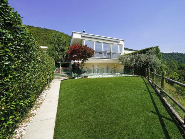 Villetta indipendente in vendita di 120 m² in Via Mezzane