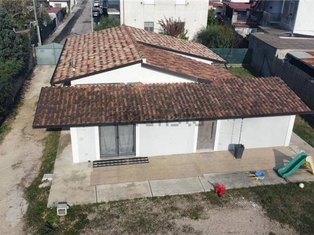 Villetta indipendente in vendita di 120 m² in Via San Gabriele, 4