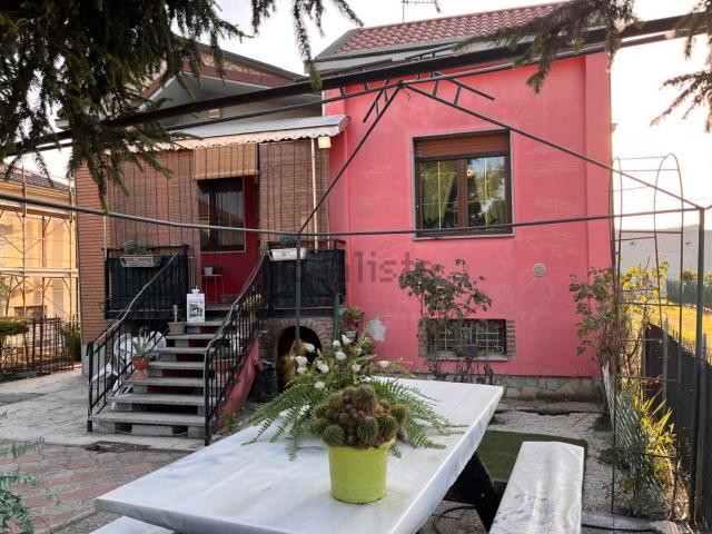 Villetta indipendente in vendita di 120 m² in Viale II Giugno