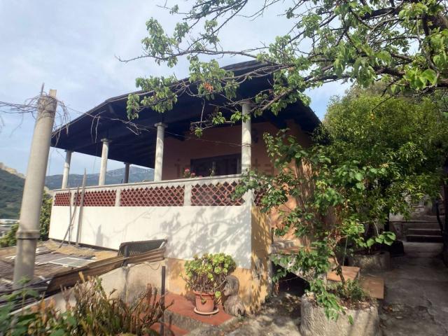Villetta indipendente in vendita di 120 m² in Corso Limone Piemonte