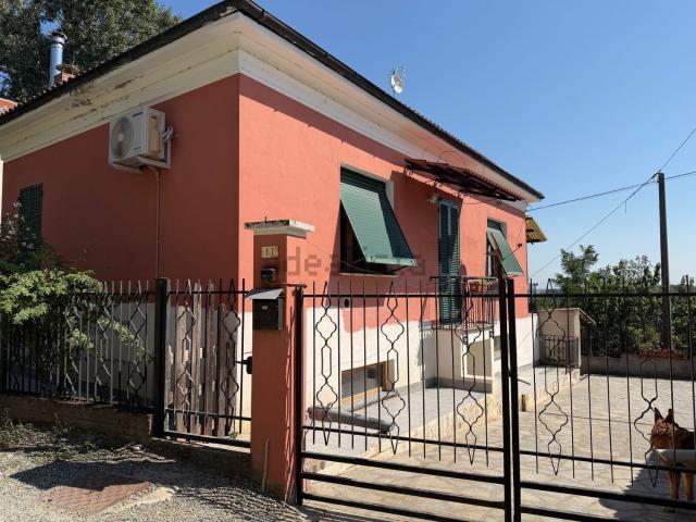 Villetta indipendente in vendita di 120 m² in Frazione Valguglioglio, 4