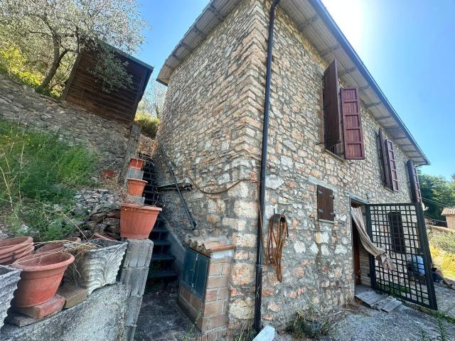 Villetta indipendente in vendita di 120 m² in Frazione Castiglioni Alto, 1