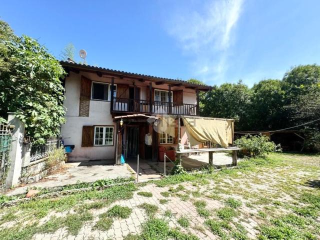 Villetta bifamiliare in vendita di 120 m² in Strada Galoppatoio, 64