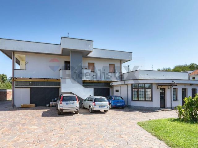 Villetta indipendente in vendita di 1216 m² in Via Sprelunga, 5