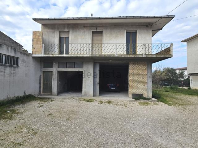 Villetta indipendente in vendita di 121 m² in Via Piave